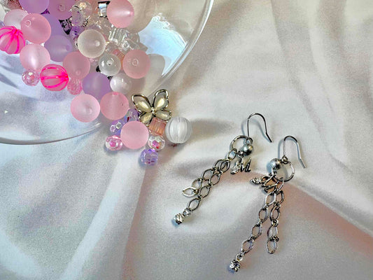 イニシャルチェーンピアス