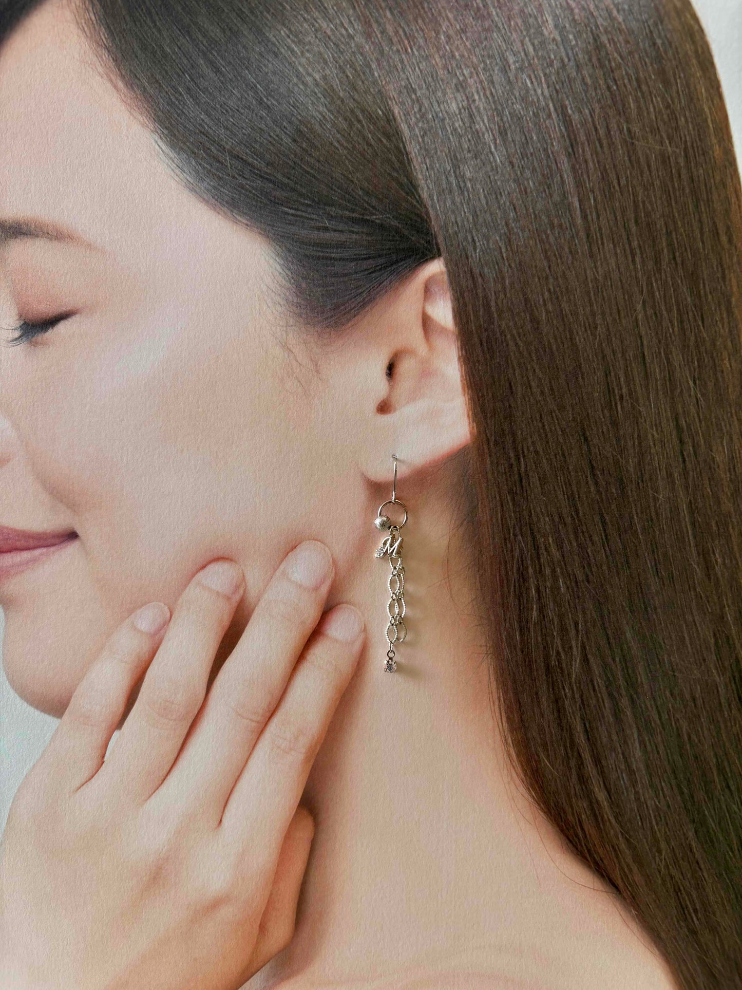 イニシャルチェーンピアス