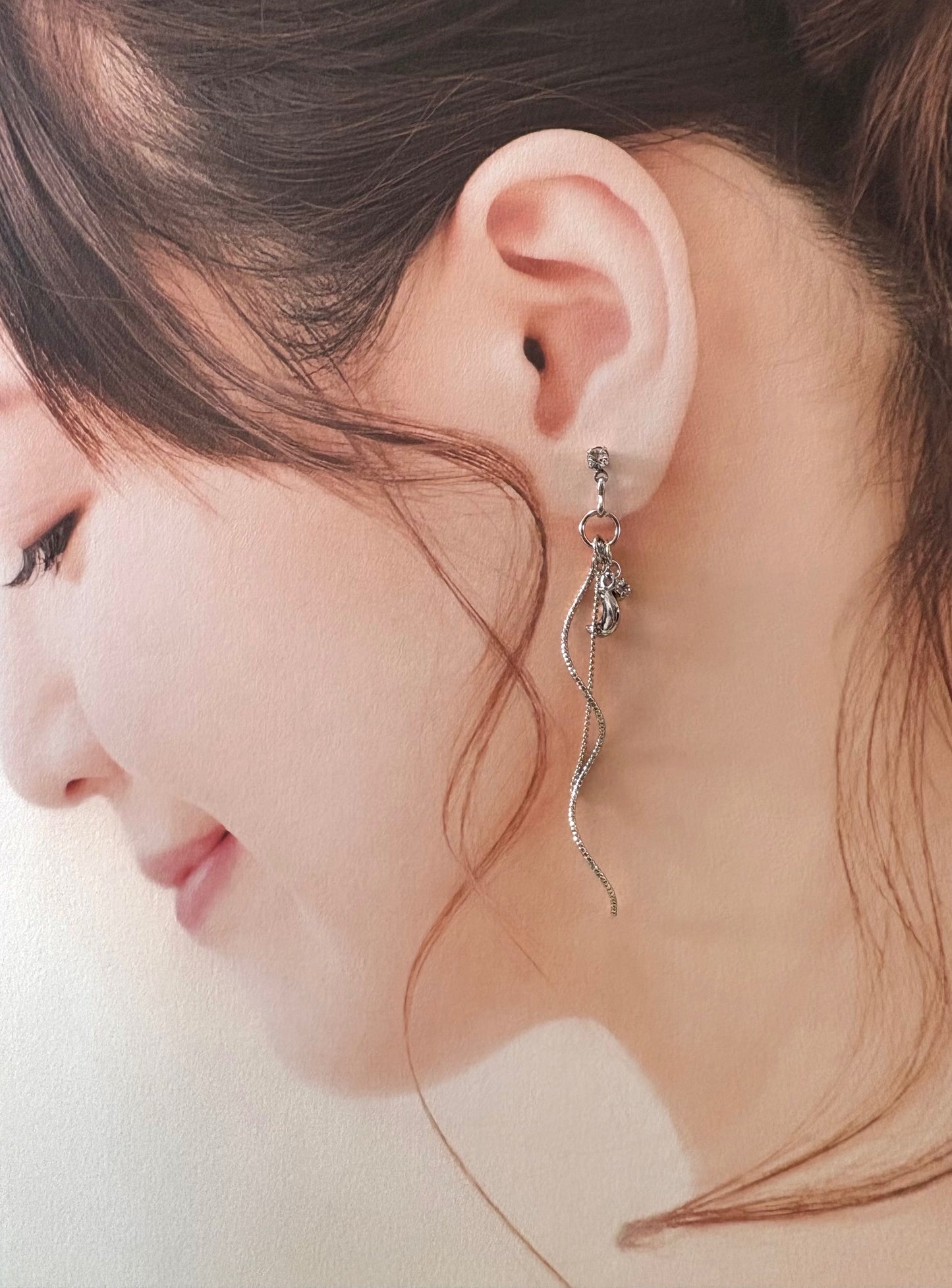 三日月ピアス