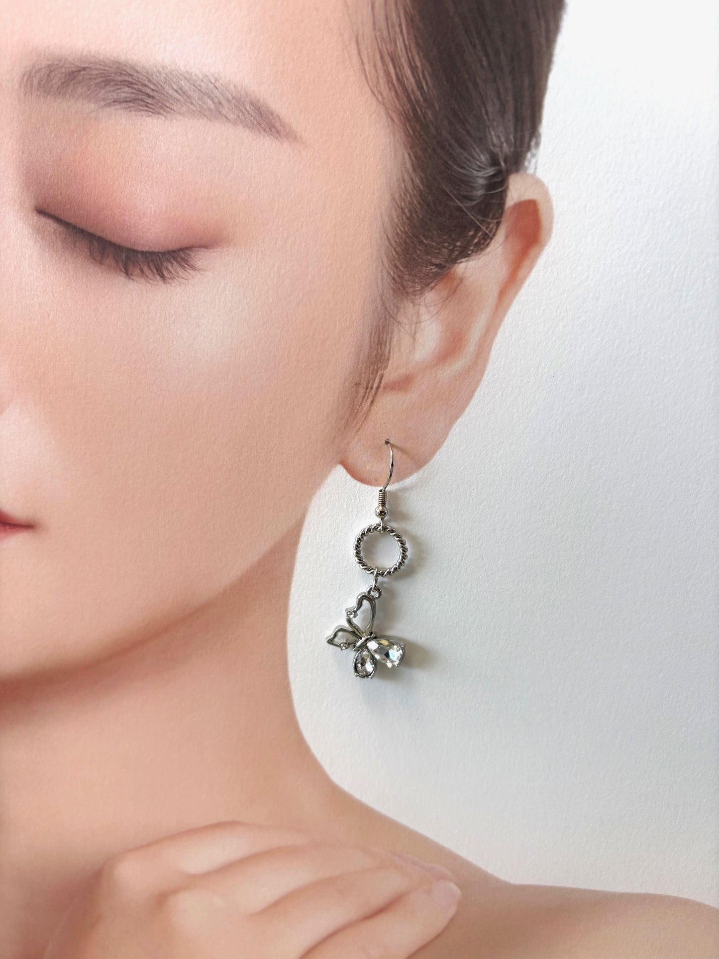 蝶ピアス